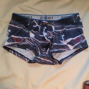 2(X)IST men's trunks NWT small, milky way print